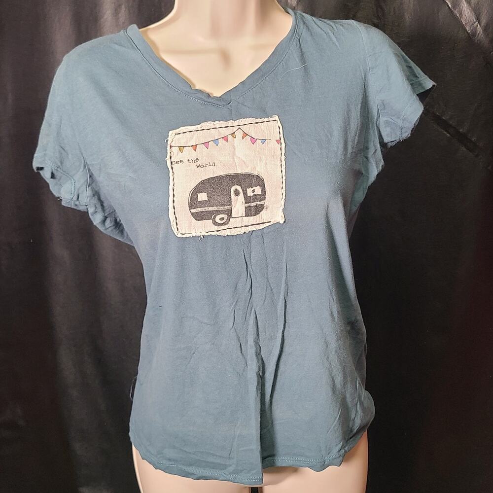 Live happy aquamarine see the world applique t-shirt size large
